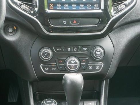 Used 2019 Jeep Cherokee Limited AWD/4WD image 15