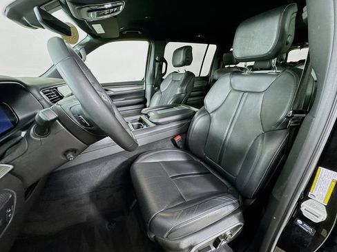 Used 2024 Jeep Wagoneer Series II w/ Flexible Seating Group AWD/4WD image 11
