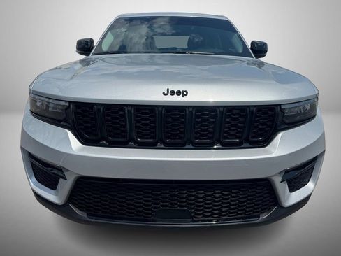 Used 2024 Jeep Grand Cherokee Limited w/ Black Appearance Package image 10