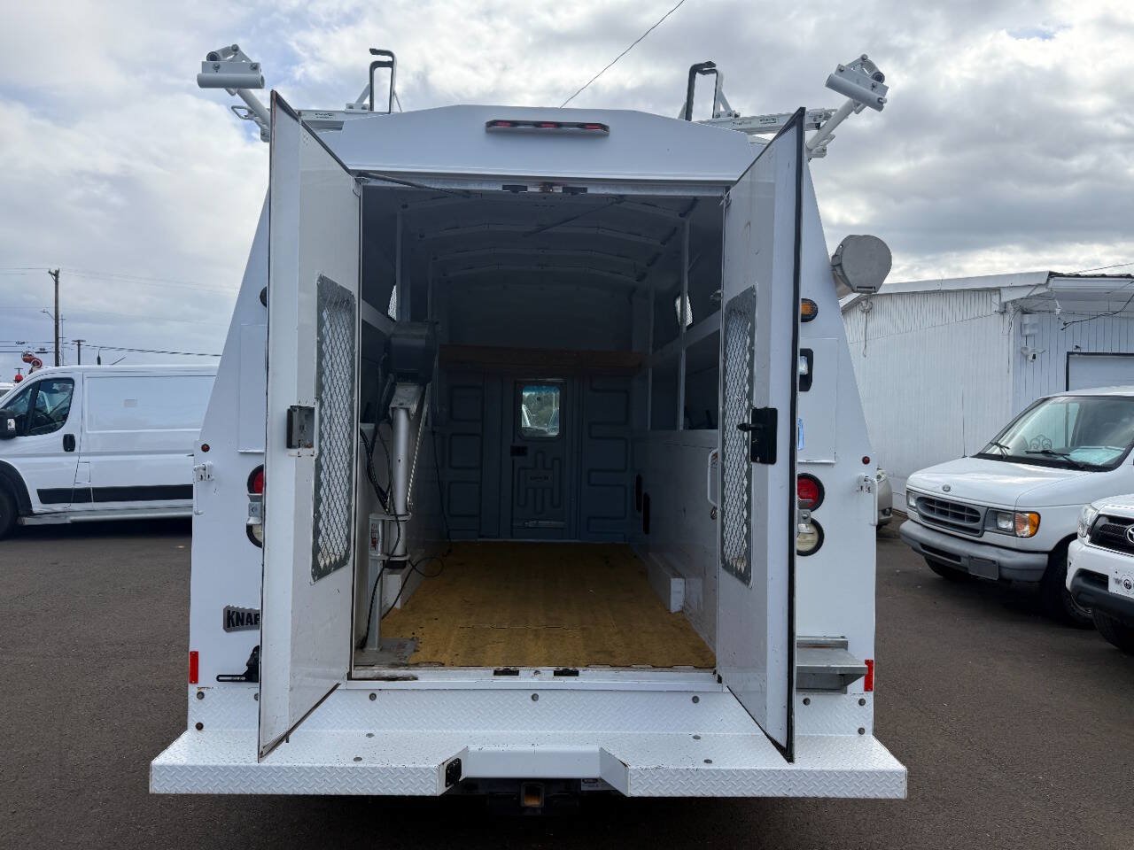 Used 2017 Ford E-350 and Econoline 350 Super Duty RWD image 9