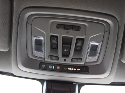 Used 2022 GMC Sierra 3500 Denali w/ Denali Ultimate Package AWD/4WD image 31