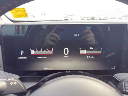 Certified 2025 Nissan Kicks SR w/ SR Premium Package image 27