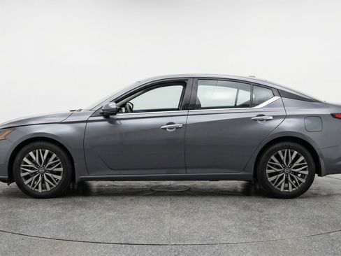 Used 2025 Nissan Altima 2.5 SV FWD image 5