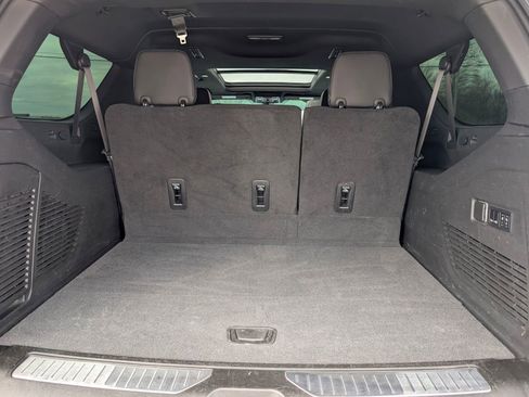 Used 2022 Chevrolet Suburban RST w/ Luxury Package image 32