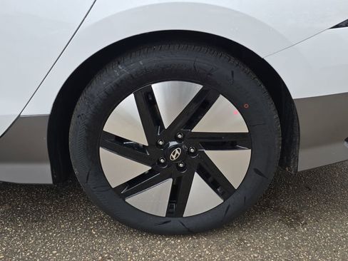 New 2025 Hyundai Ioniq 6 SE image 32