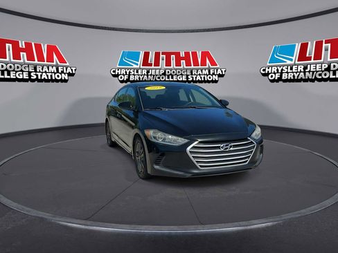 Used 2018 Hyundai Elantra SEL image 2