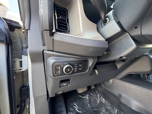 Used 2025 Ford Bronco Outer Banks AWD/4WD image 17