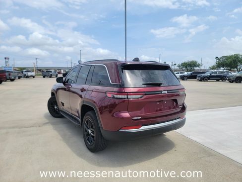 Used 2025 Jeep Grand Cherokee Laredo X RWD image 5