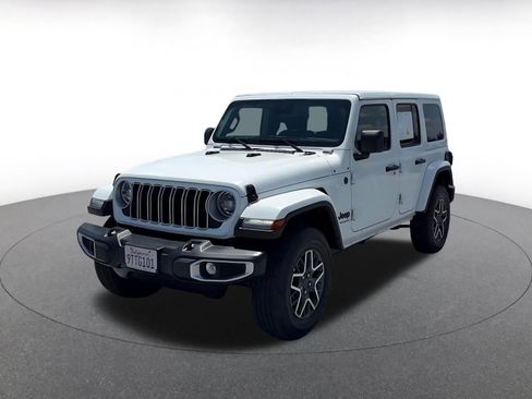 Used 2025 Jeep Wrangler Unlimited Sahara AWD/4WD image 7