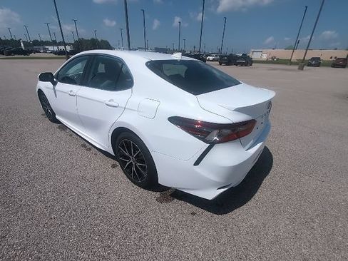 Used 2023 Toyota Camry SE w/ Cold Weather Package FWD image 9