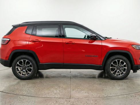 Used 2025 Jeep Compass Trailhawk AWD/4WD image 11