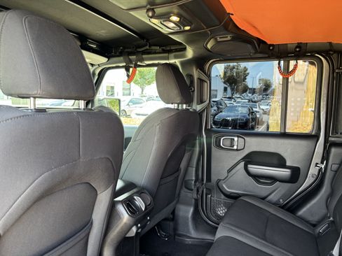 Used 2020 Jeep Gladiator Sport w/ Quick Order Package 23S AWD/4WD image 33