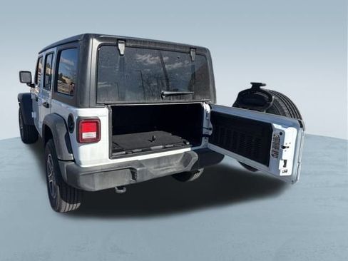 Used 2022 Jeep Wrangler Unlimited Sport image 11
