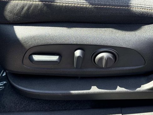 Used 2022 Chevrolet Equinox LT w/ LPO, Floor Liner Package FWD image 17