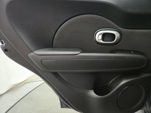 Used 2015 Kia Soul + FWD image 18