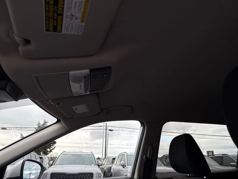 Used 2022 Nissan Rogue SV image 23