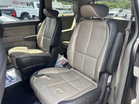 Used 2017 Kia Sedona LX w/ LX Essentials Premium Package FWD image 33
