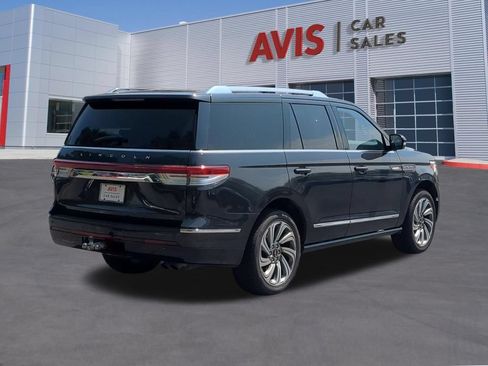 Used 2023 Lincoln Navigator Reserve AWD/4WD image 6