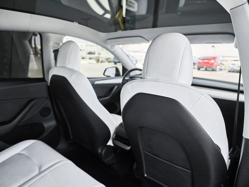 Used 2023 Tesla Model Y Long Range AWD/4WD image 35