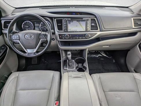 Used 2017 Toyota Highlander Limited image 18