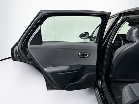 Used 2025 Kia K4 LXS image 25