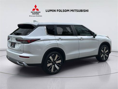 Used 2025 Mitsubishi Outlander SE FWD image 5