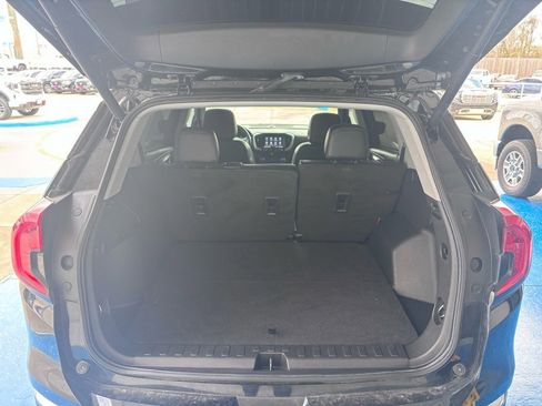 Used 2022 GMC Terrain SLT image 12