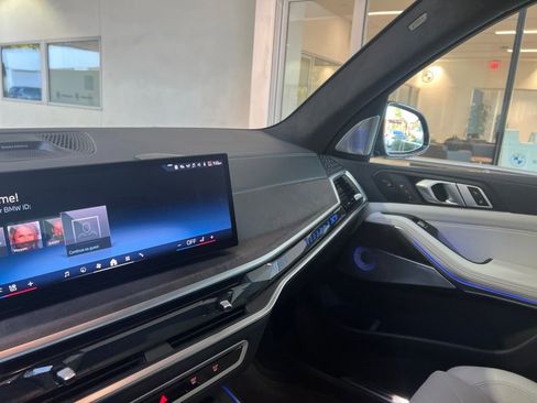 Certified 2025 BMW X7 xDrive40i w/ Executive Package AWD/4WD image 16