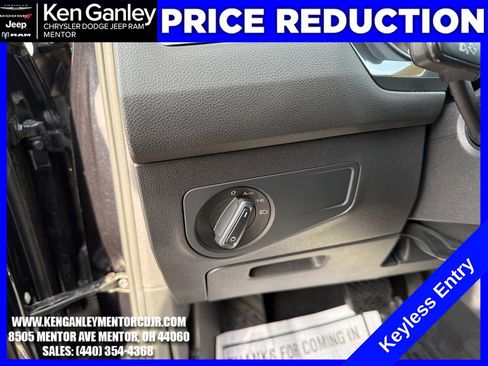 Used 2020 Volkswagen Tiguan SE image 12
