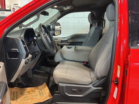 Used 2022 Ford F250 XLT w/ Black Appearance Package image 13