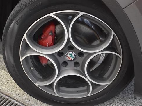 Used 2018 Alfa Romeo Stelvio Ti AWD/4WD image 30