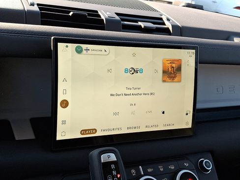 Used 2025 Land Rover Defender 110 S image 19