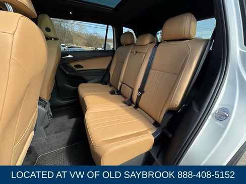 Used 2023 Volkswagen Tiguan SE w/ Panoramic Sunroof Package image 11