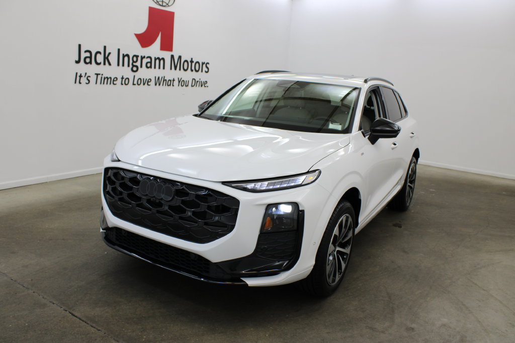 New 2026 Audi Q3 quattro 2.0T AWD/4WD image 2