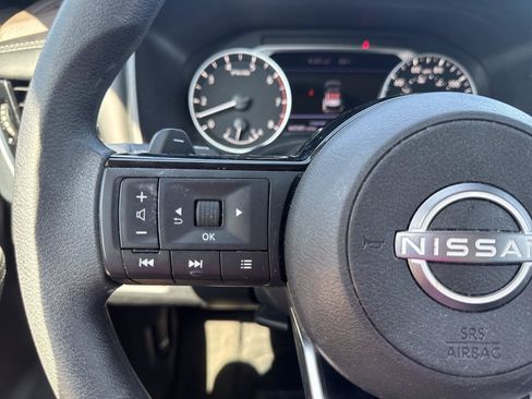 Used 2023 Nissan Rogue SV FWD image 16