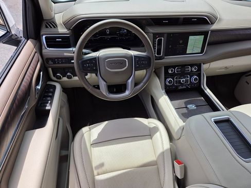 Used 2023 GMC Yukon Denali RWD image 7