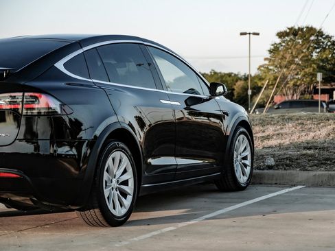 Used 2017 Tesla Model X 75D image 12
