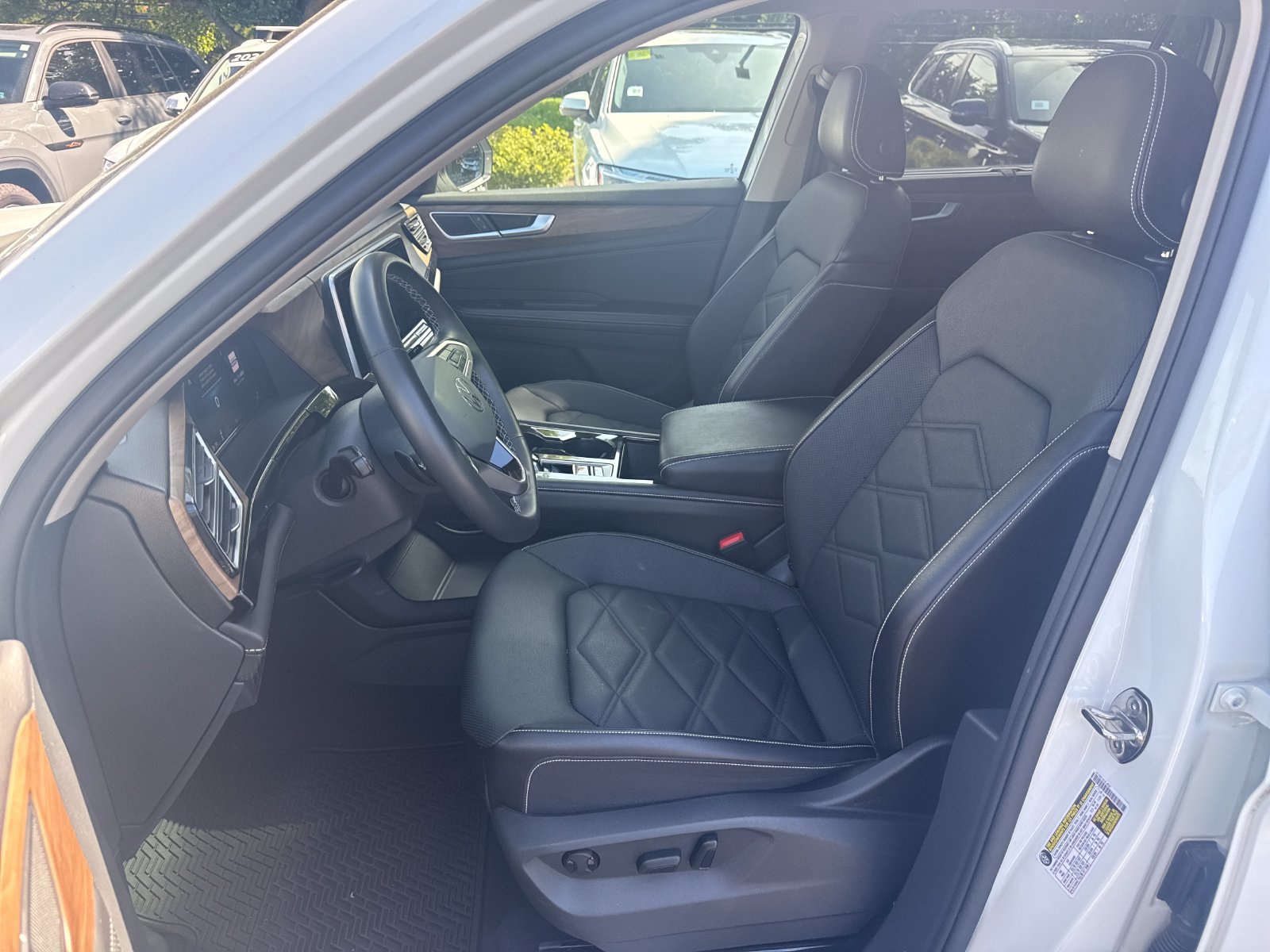 Certified 2024 Volkswagen Atlas SE w/ Panoramic Sunroof Package AWD/4WD image 10
