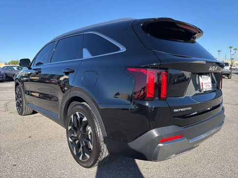 Used 2025 Kia Sorento EX w/ Panoramic Sunroof Package FWD image 5