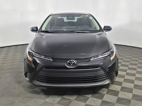 Used 2025 Toyota Corolla LE FWD image 2