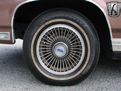 Used 1989 Ford LTD Crown Victoria image 14