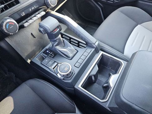 Used 2024 Toyota Tacoma TRD Sport AWD/4WD image 33