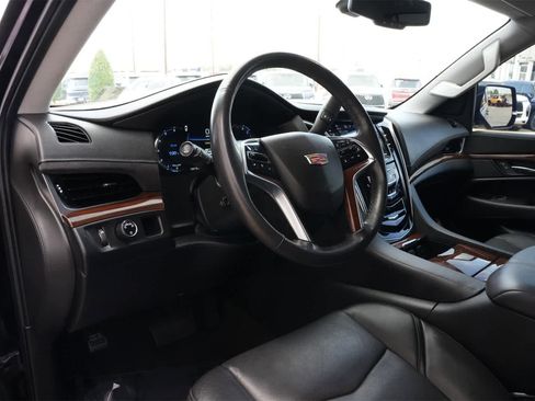 Used 2020 Cadillac Escalade 2WD image 16