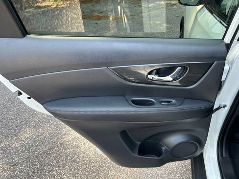 Used 2019 Nissan Rogue SV FWD image 26