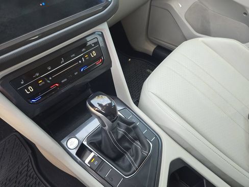 Used 2022 Volkswagen Tiguan SE FWD image 24