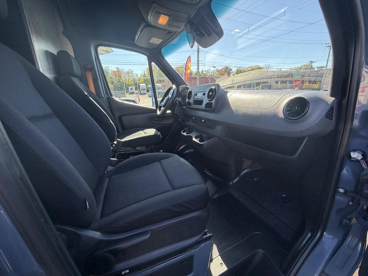Used 2021 Mercedes-Benz Sprinter 2500 image 23