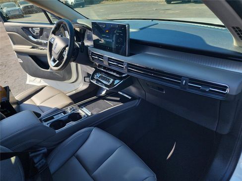 New 2026 Lincoln Corsair Premiere image 23