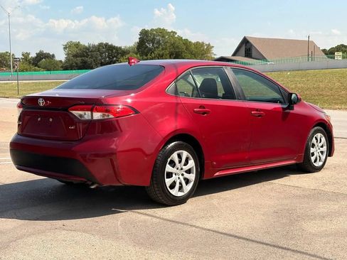Used 2022 Toyota Corolla LE FWD image 3