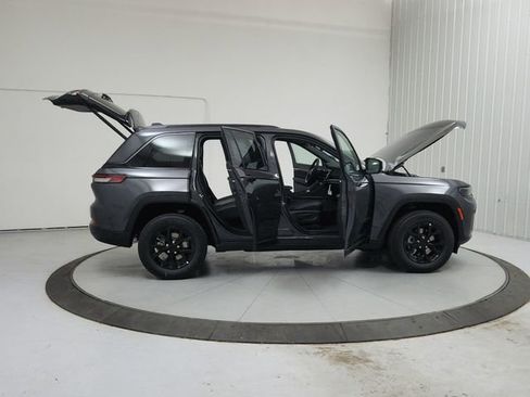 New 2026 Jeep Grand Cherokee Altitude AWD/4WD image 16