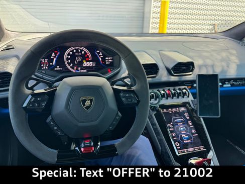 Used 2020 Lamborghini Huracan EVO image 11
